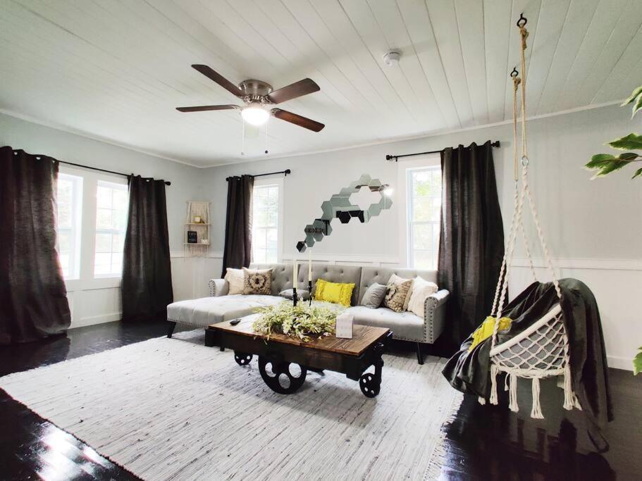 Honeycomb Gem, Beautifully Designed & Near Downtown Thomasville Exterior photo