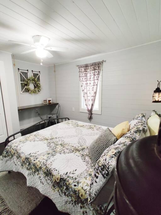 Honeycomb Gem, Beautifully Designed & Near Downtown Thomasville Exterior photo