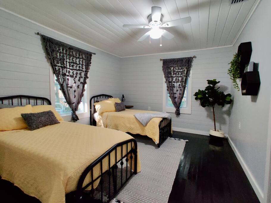Honeycomb Gem, Beautifully Designed & Near Downtown Thomasville Exterior photo