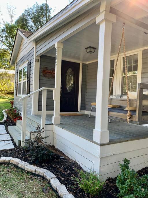 Honeycomb Gem, Beautifully Designed & Near Downtown Thomasville Exterior photo