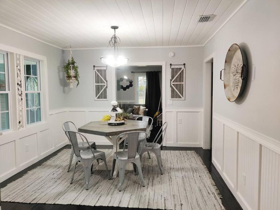 Honeycomb Gem, Beautifully Designed & Near Downtown Thomasville Exterior photo